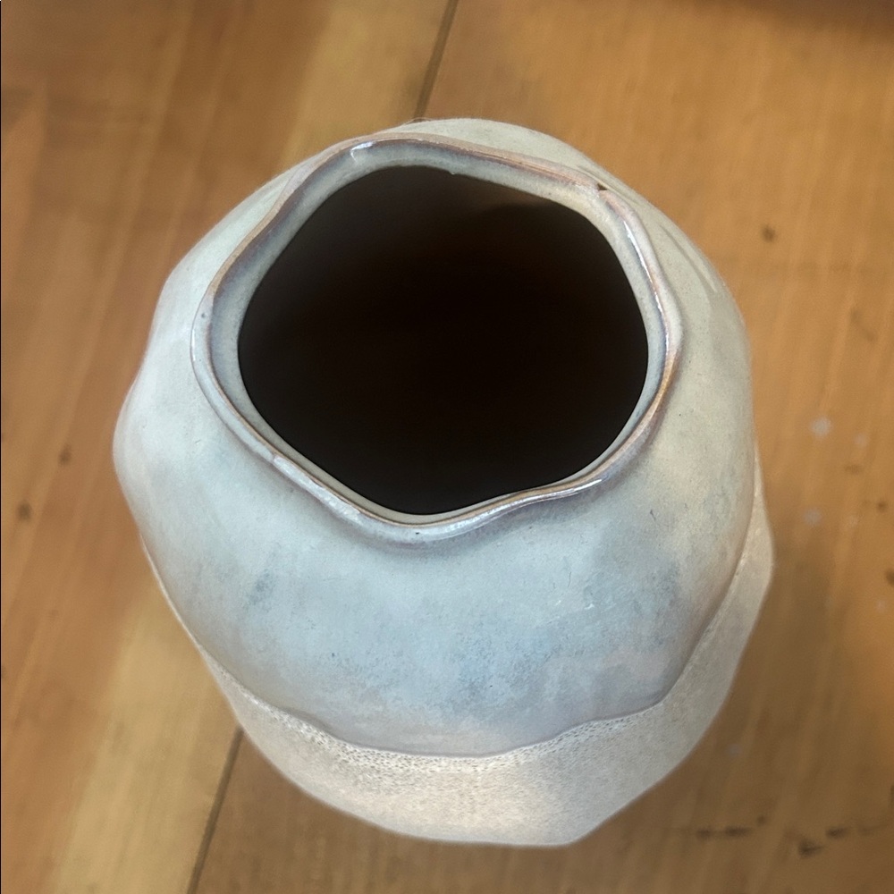Two-Tone Textured Vase - Picture 3 of 3